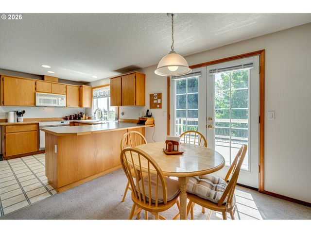 1241 E PIONEER Loop, La Center, WA 98629