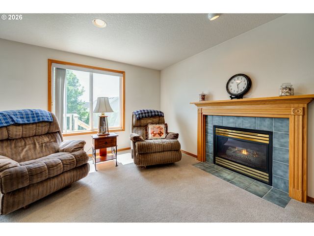 1241 E PIONEER Loop, La Center, WA 98629