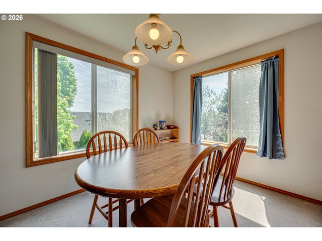 1241 E PIONEER Loop, La Center, WA 98629