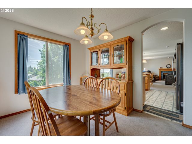 1241 E PIONEER Loop, La Center, WA 98629