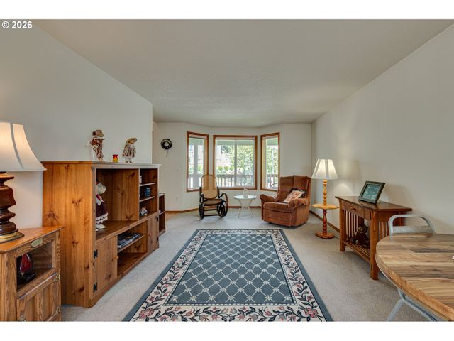 1241 E PIONEER Loop, La Center, WA 98629