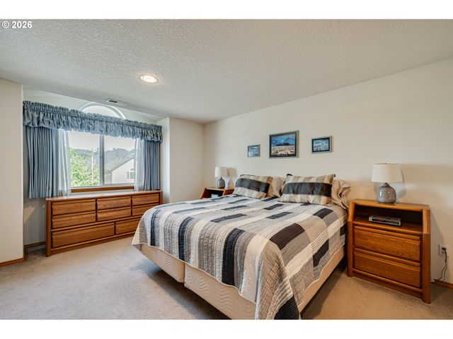 1241 E PIONEER Loop, La Center, WA 98629