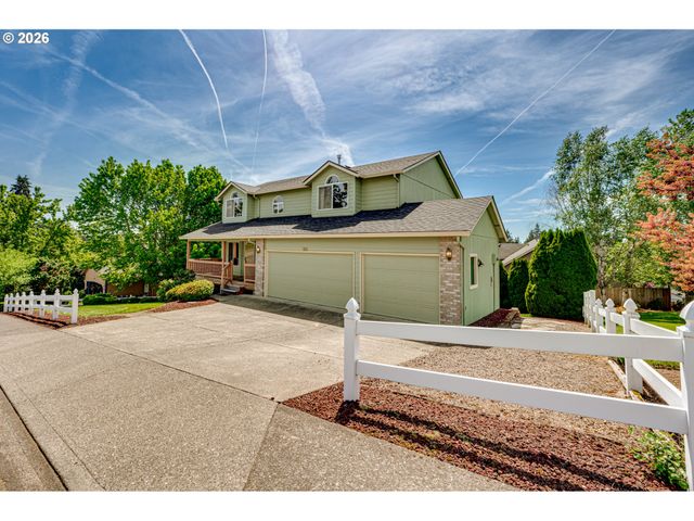 1241 E PIONEER Loop, La Center, WA 98629
