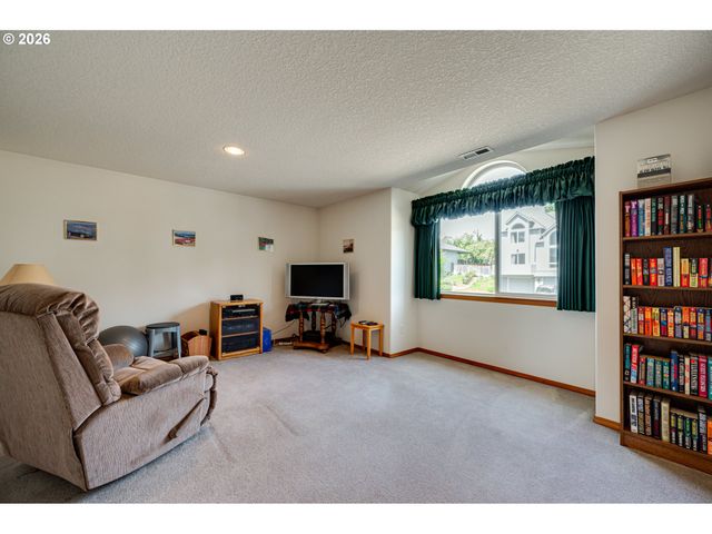 1241 E PIONEER Loop, La Center, WA 98629
