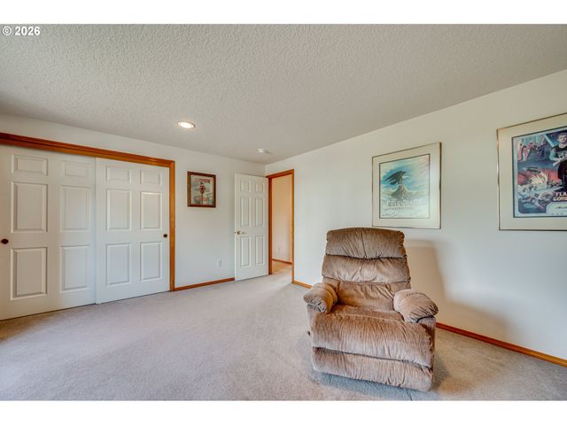 1241 E PIONEER Loop, La Center, WA 98629