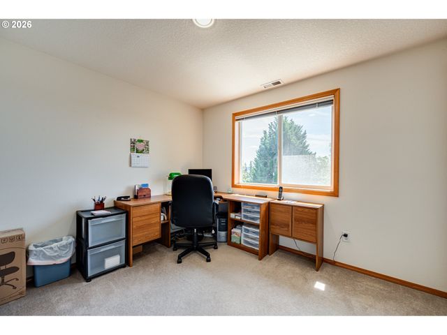 1241 E PIONEER Loop, La Center, WA 98629