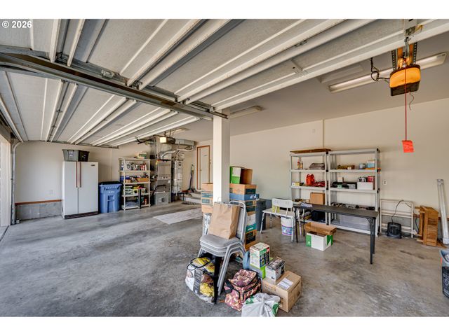 1241 E PIONEER Loop, La Center, WA 98629