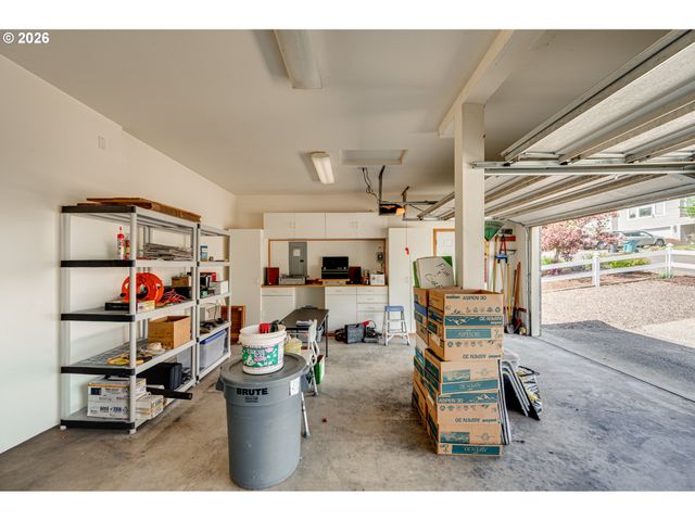 1241 E PIONEER Loop, La Center, WA 98629