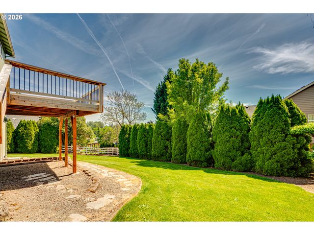 1241 E PIONEER Loop, La Center, WA 98629