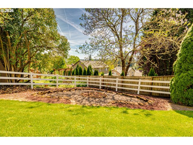 1241 E PIONEER Loop, La Center, WA 98629
