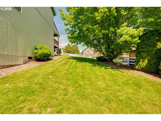 1241 E PIONEER Loop, La Center, WA 98629
