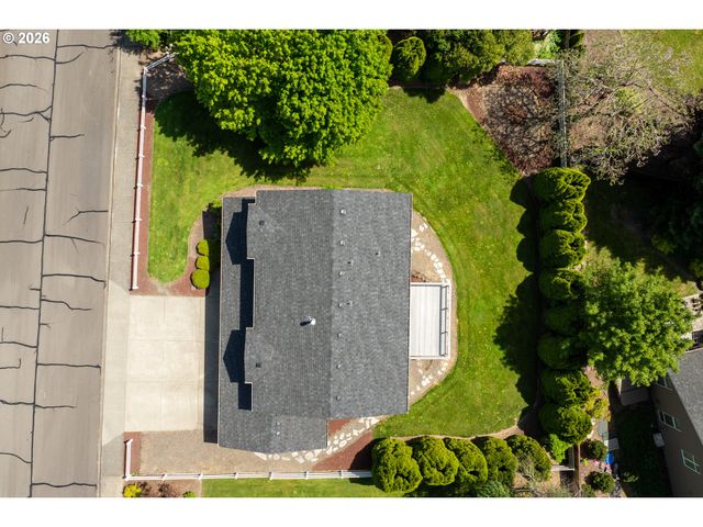 1241 E PIONEER Loop, La Center, WA 98629