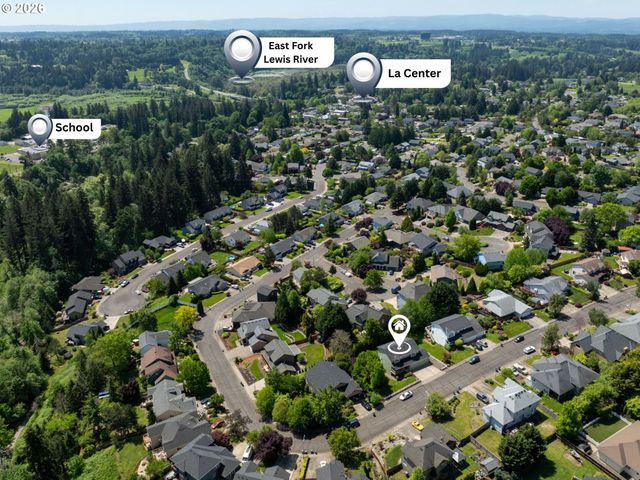 1241 E PIONEER Loop, La Center, WA 98629