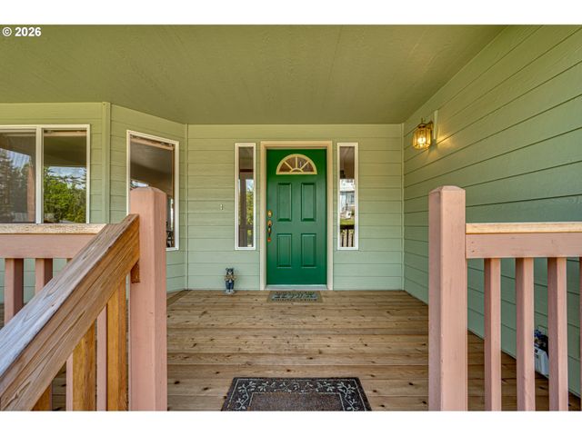 1241 E PIONEER Loop, La Center, WA 98629