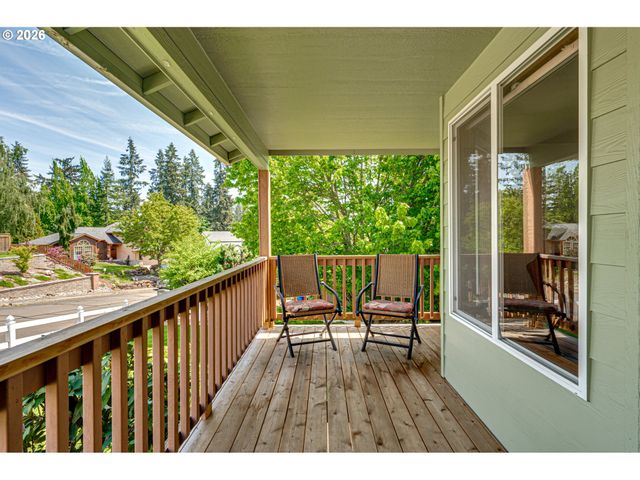 1241 E PIONEER Loop, La Center, WA 98629