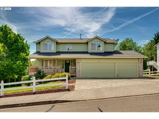1241 E PIONEER Loop, La Center, WA 98629