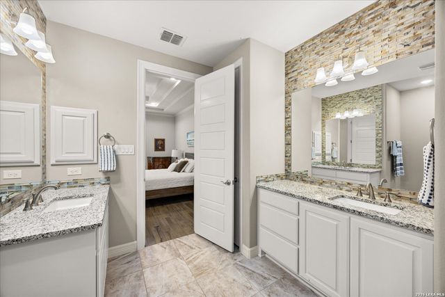 2 CANARIO LN, Boerne, TX 78006