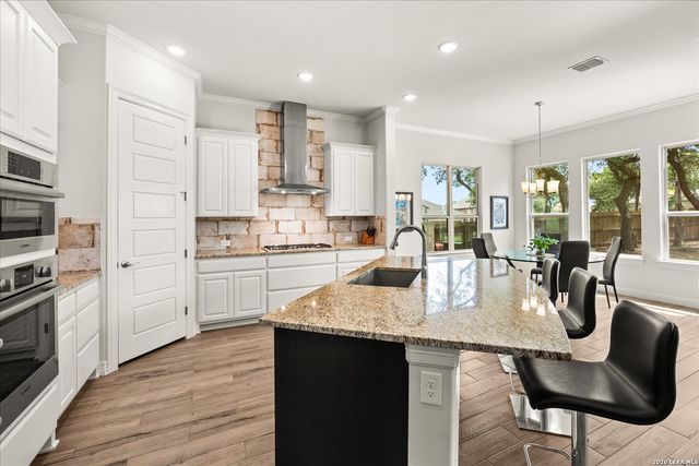 2 CANARIO LN, Boerne, TX 78006