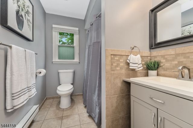 2 Vivian Plz, Andover Twp., NJ 07860