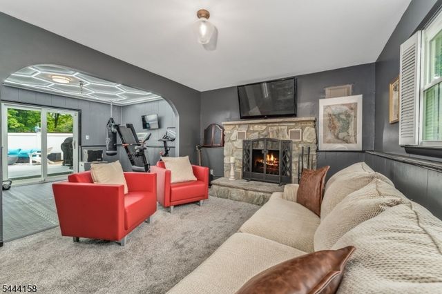 2 Vivian Plz, Andover Twp., NJ 07860