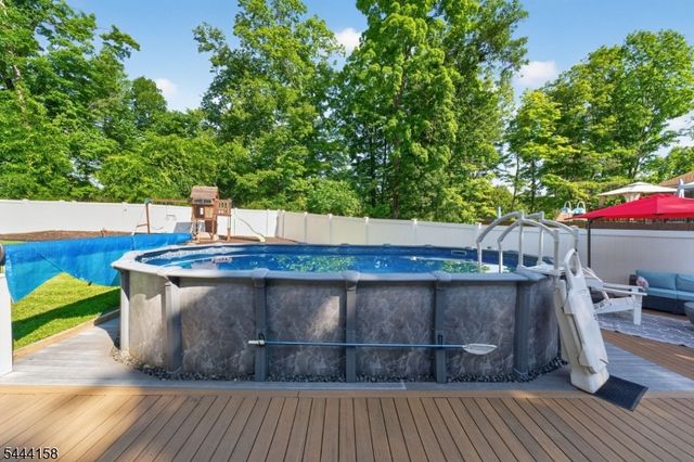 2 Vivian Plz, Andover Twp., NJ 07860