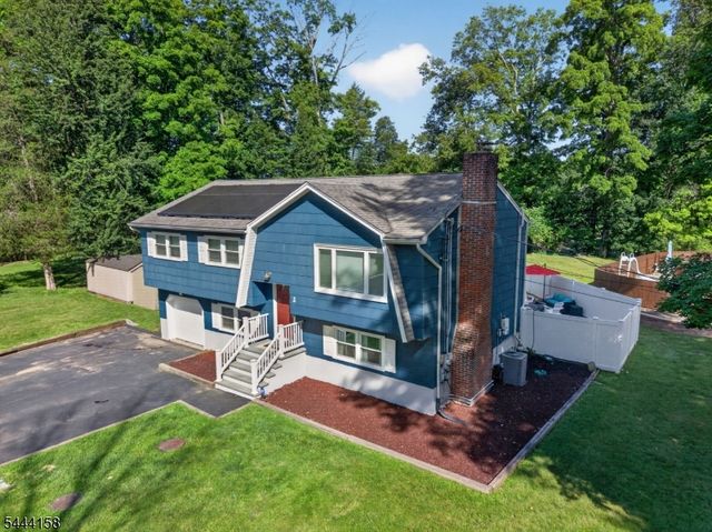 2 Vivian Plz, Andover Twp., NJ 07860