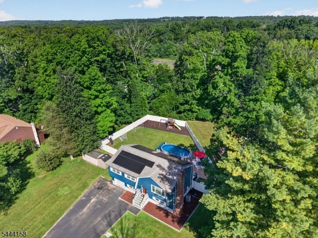 2 Vivian Plz, Andover Twp., NJ 07860