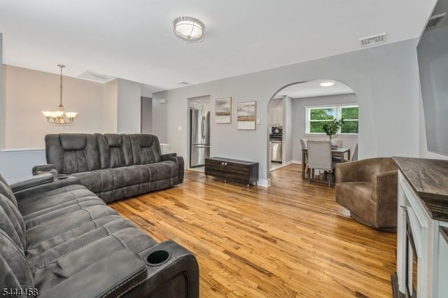 2 Vivian Plz, Andover Twp., NJ 07860