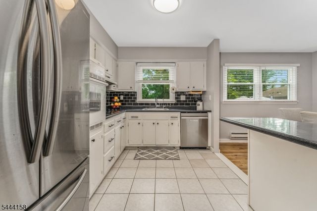2 Vivian Plz, Andover Twp., NJ 07860