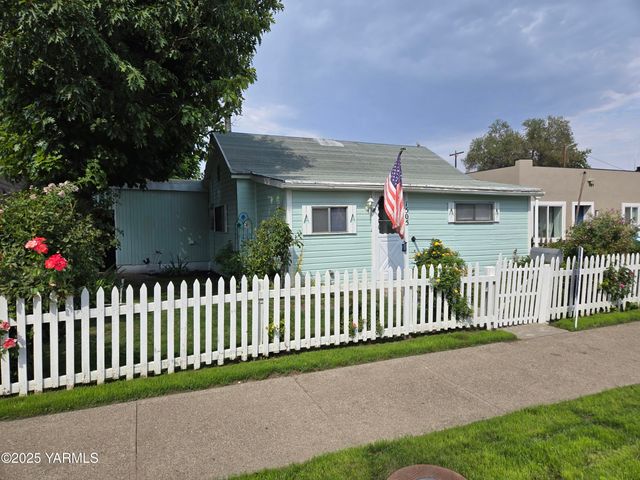 1505 Fairbanks Ave, Yakima, WA 98902
