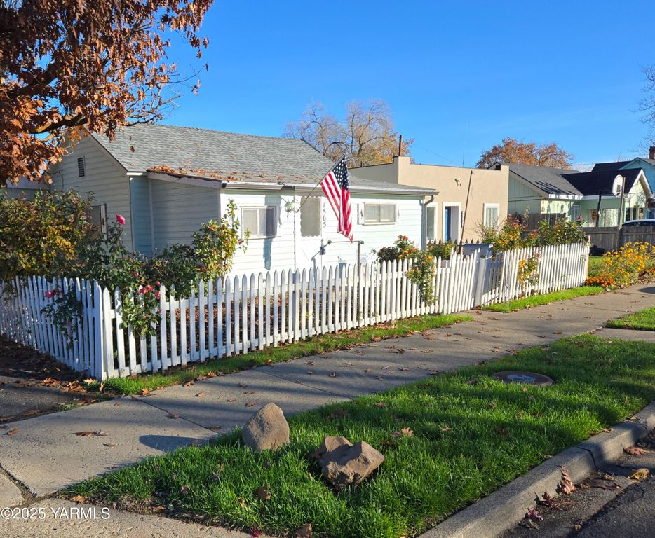 1505 Fairbanks Ave, Yakima, WA 98902