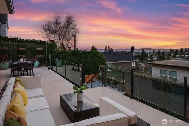 2409 29th Avenue W, Seattle, WA 98199