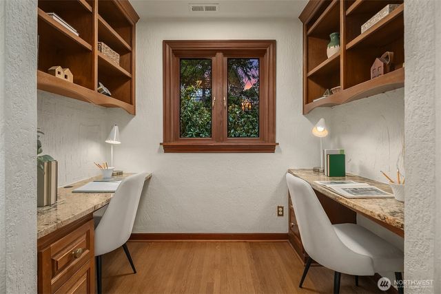 2409 29th Avenue W, Seattle, WA 98199