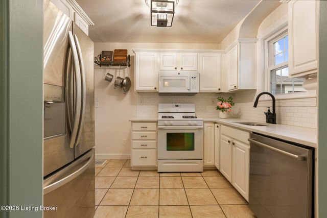 113 Ridgeway Ave, Louisville, KY 40207