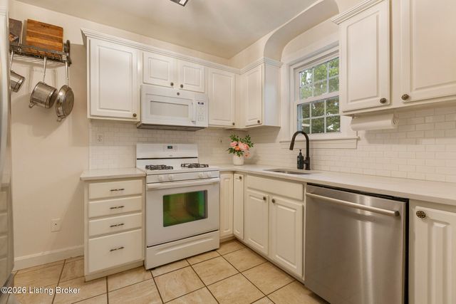 113 Ridgeway Ave, Louisville, KY 40207
