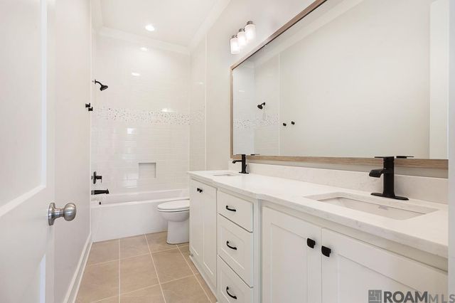 791 Saint Barnabas Ln, Gonzales, LA 70737