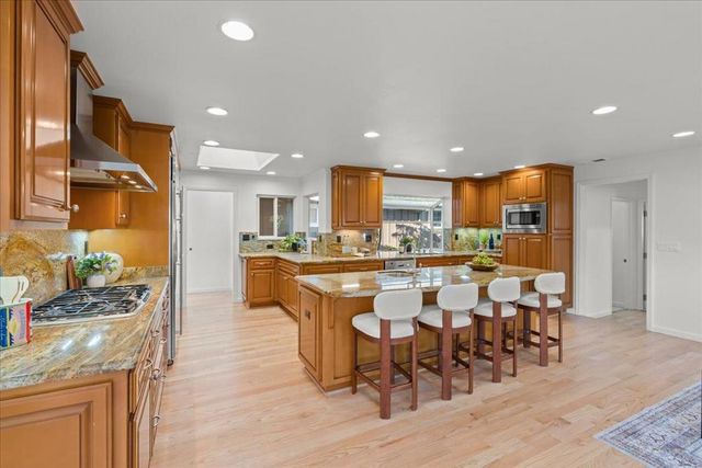 12095 Brookglen Drive, Saratoga, CA 95070