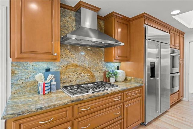 12095 Brookglen Drive, Saratoga, CA 95070