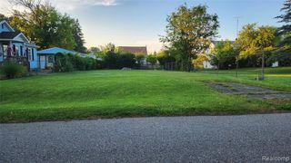 1497 Williamson E Williamson Avenue, Burton, MI 48529