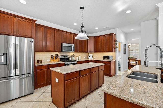 6604 PORTLAND OAK COURT, Tampa, FL 33647