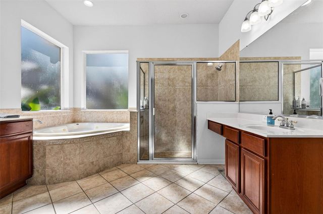 6604 PORTLAND OAK COURT, Tampa, FL 33647