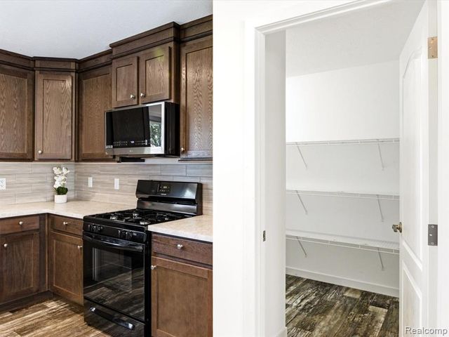 10914 Le Grande Court, Ira, MI 48023
