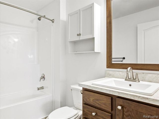 10914 Le Grande Court, Ira, MI 48023