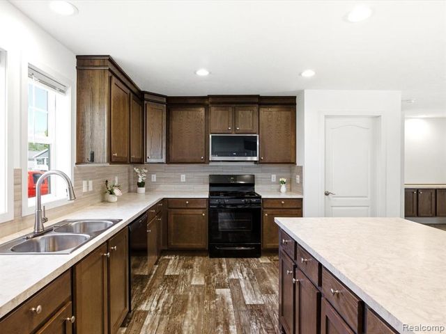10914 Le Grande Court, Ira, MI 48023