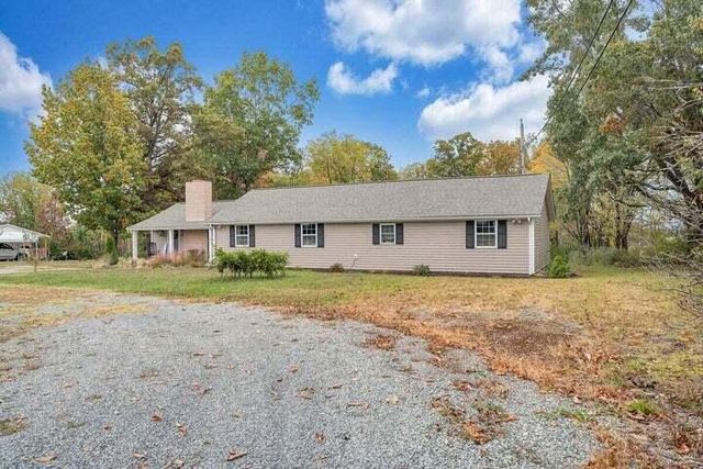 945 Burnt Chimney RD, Wirtz, VA 24184