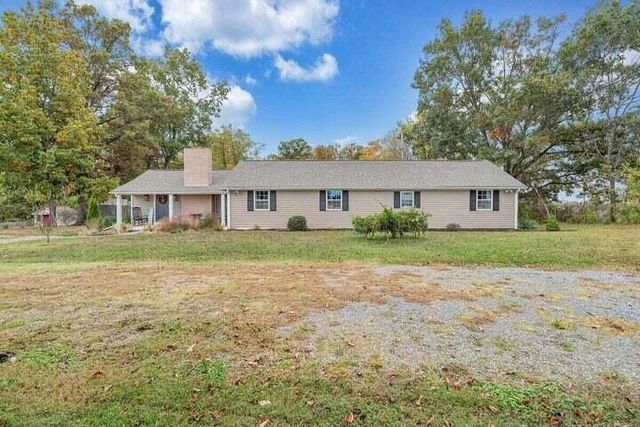 945 Burnt Chimney RD, Wirtz, VA 24184