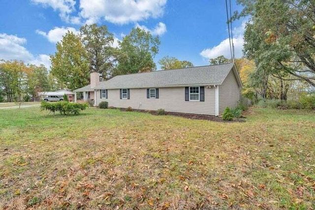 945 Burnt Chimney RD, Wirtz, VA 24184