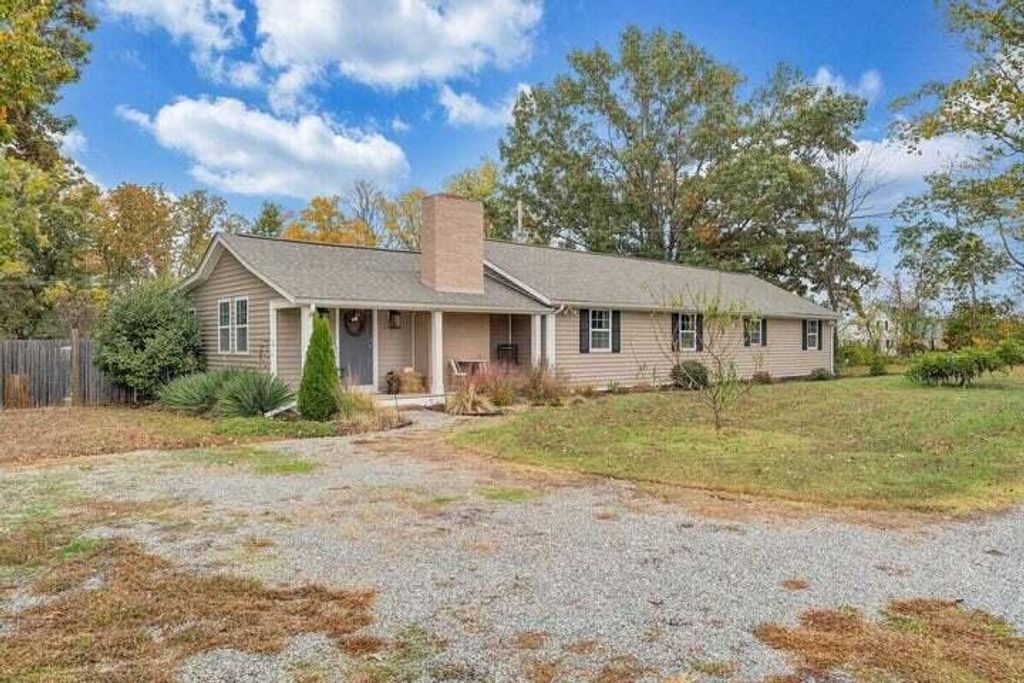 945 Burnt Chimney RD, Wirtz, VA 24184