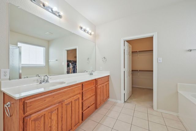 5828 Ivy Glen Drive, Grand Prairie, TX 75052