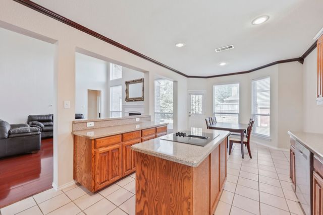 5828 Ivy Glen Drive, Grand Prairie, TX 75052
